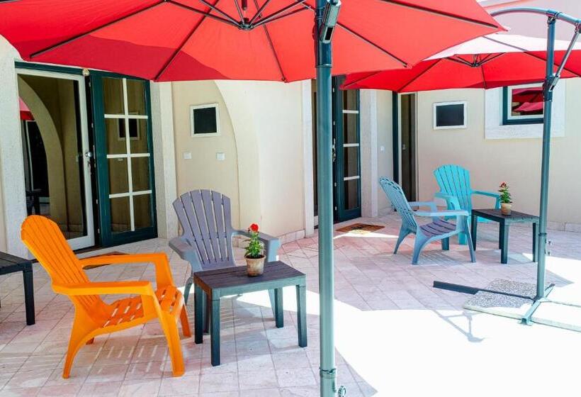 تختخواب و صبحانه Aria Di Bosco