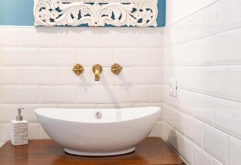 تختخواب و صبحانه Aria Di Bosco