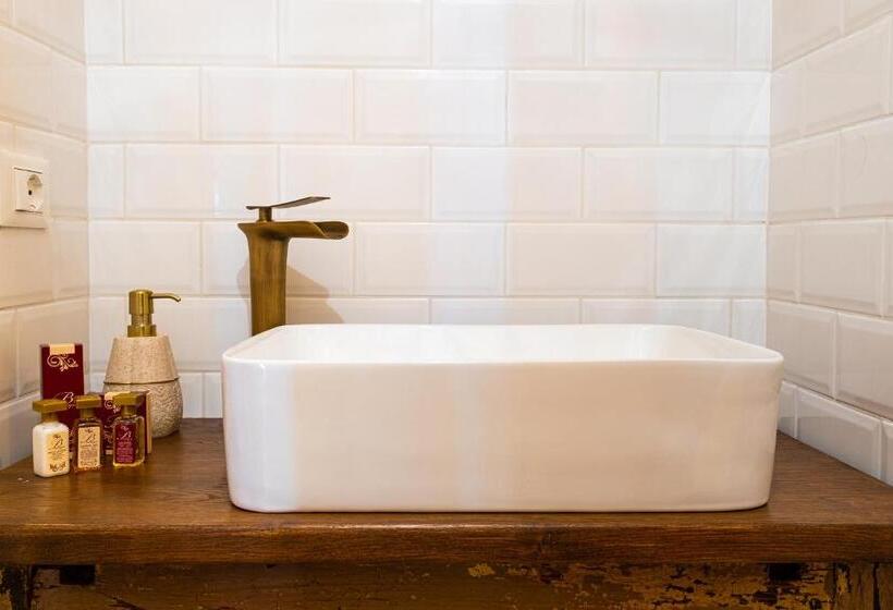 تختخواب و صبحانه Aria Di Bosco