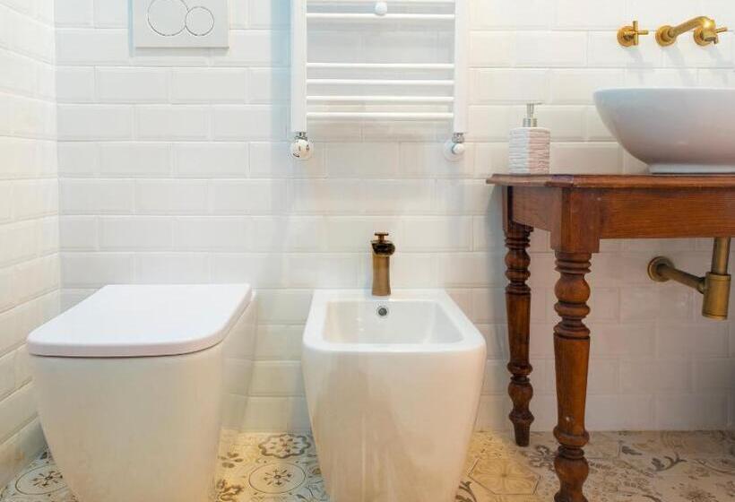 تختخواب و صبحانه Aria Di Bosco