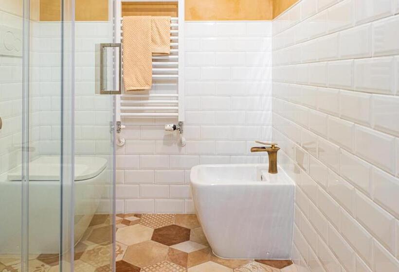 تختخواب و صبحانه Aria Di Bosco