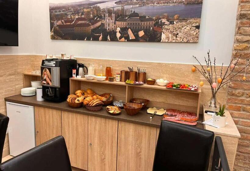 مبيت وإفطار Ehotel Esztergom