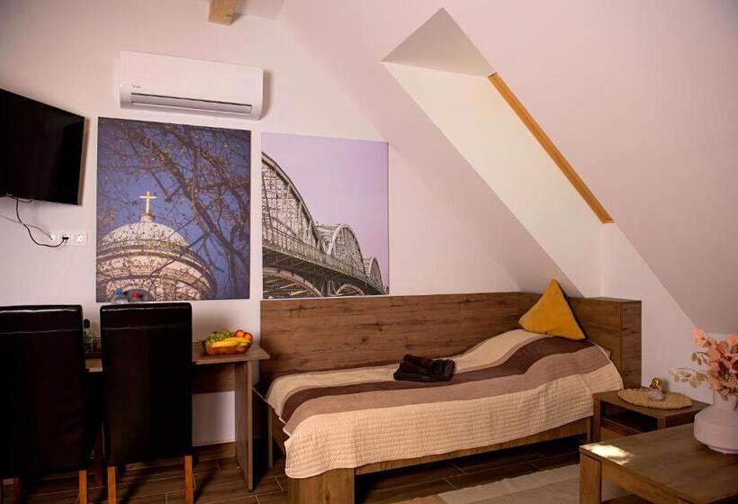 مبيت وإفطار Ehotel Esztergom
