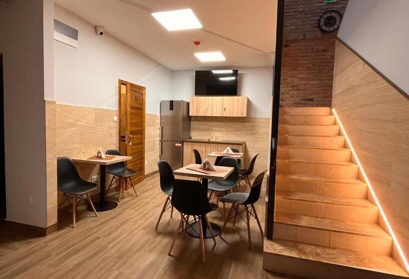 مبيت وإفطار Ehotel Esztergom