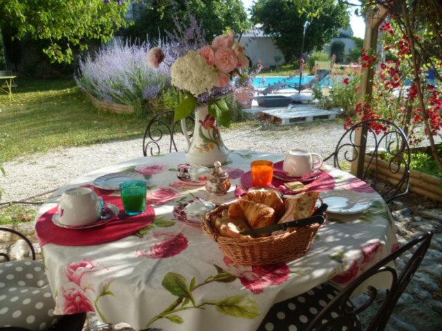 住宿加早餐  La Tonnelle Fleurie Chambres D Hôtes