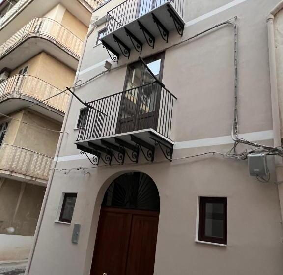 مبيت وإفطار Lb Home