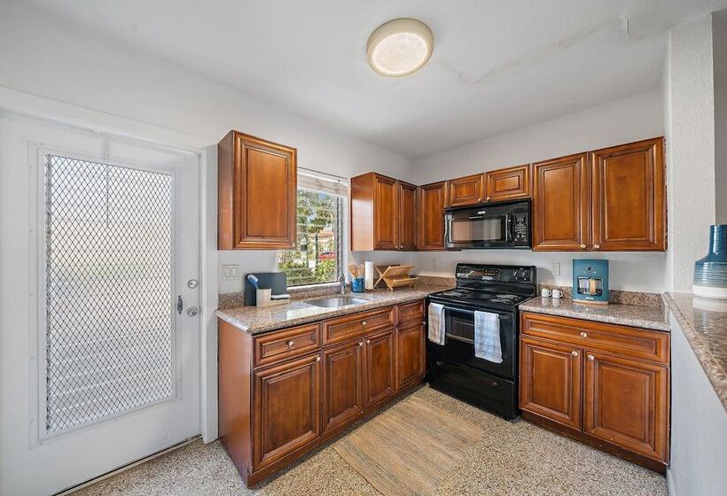 مبيت وإفطار The Lucerne