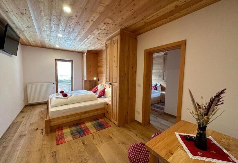 تختخواب و صبحانه šurc