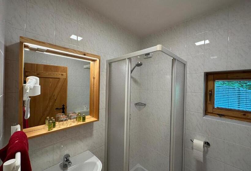 تختخواب و صبحانه šurc