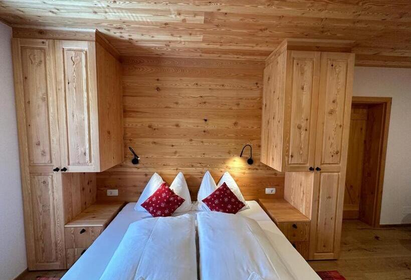 تختخواب و صبحانه šurc