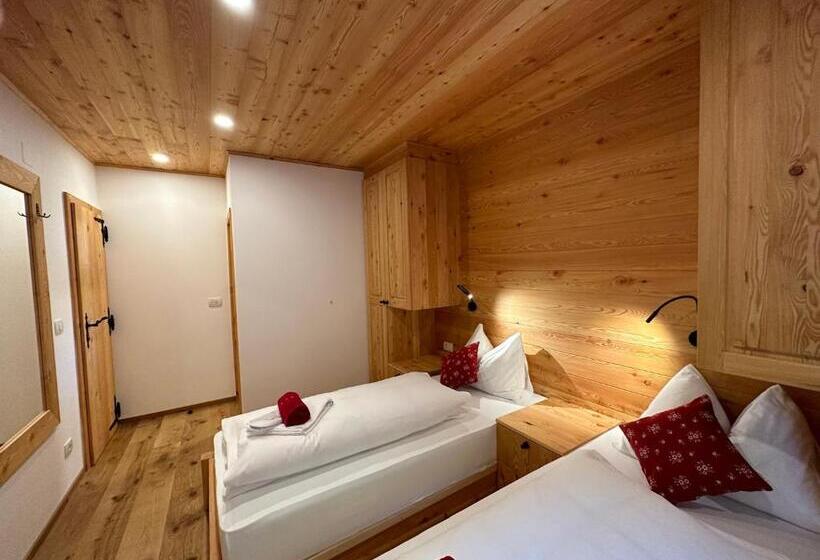 تختخواب و صبحانه šurc