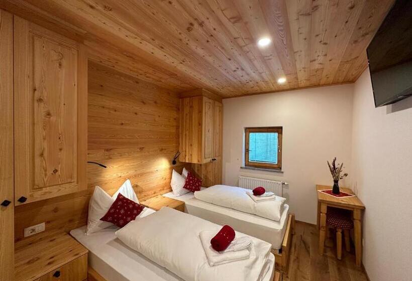 تختخواب و صبحانه šurc