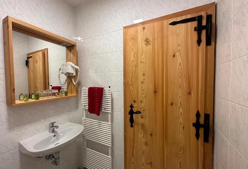 تختخواب و صبحانه šurc