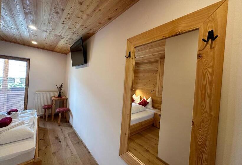 تختخواب و صبحانه šurc