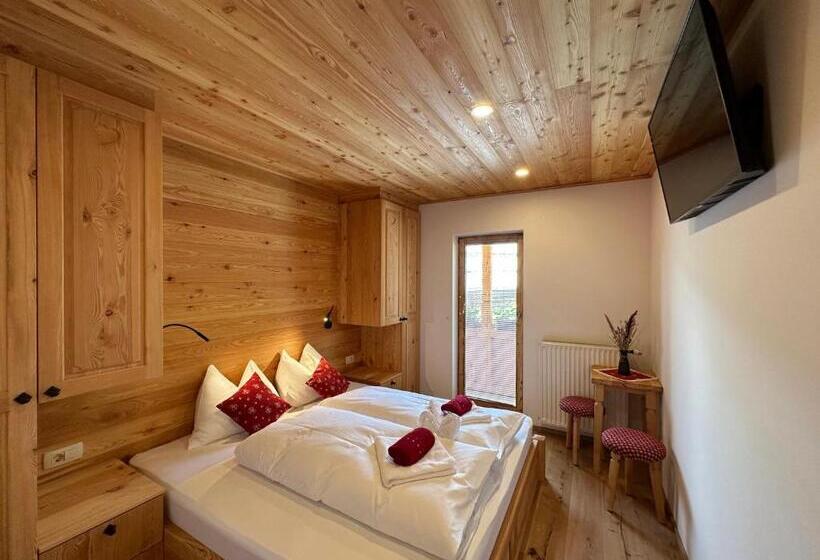 تختخواب و صبحانه šurc