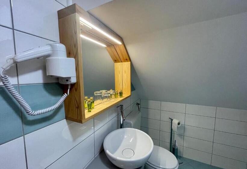 تختخواب و صبحانه šurc