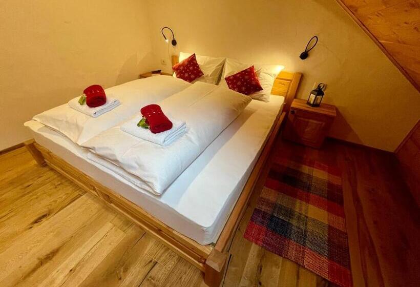 تختخواب و صبحانه šurc