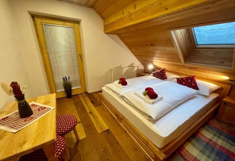 تختخواب و صبحانه šurc