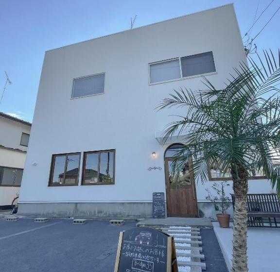 Bridge33 Cafe And Hostel