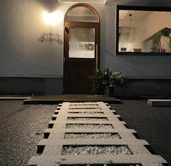 Bridge33 Cafe And Hostel