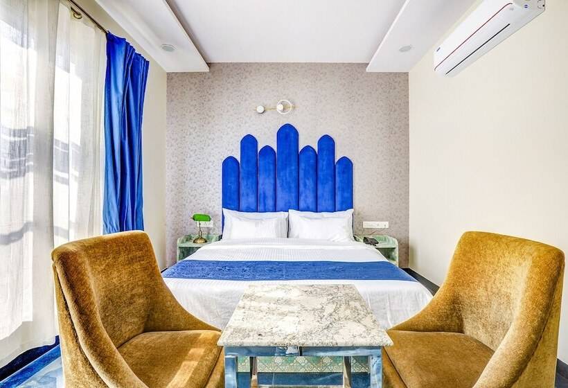 Fabhotel The White Moon