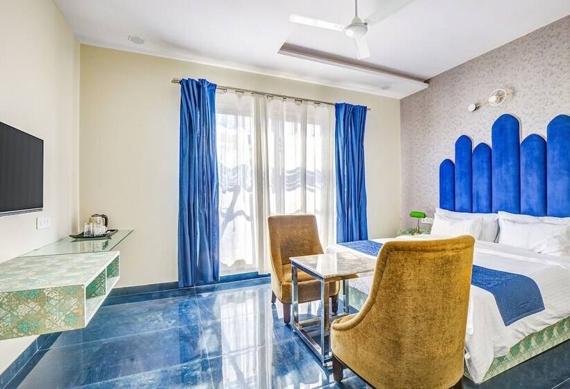 Fabhotel The White Moon