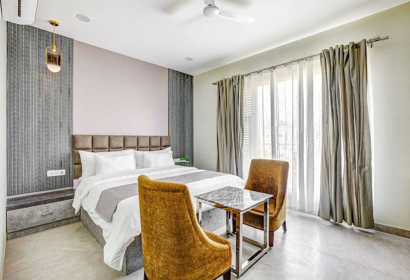 Fabhotel The White Moon