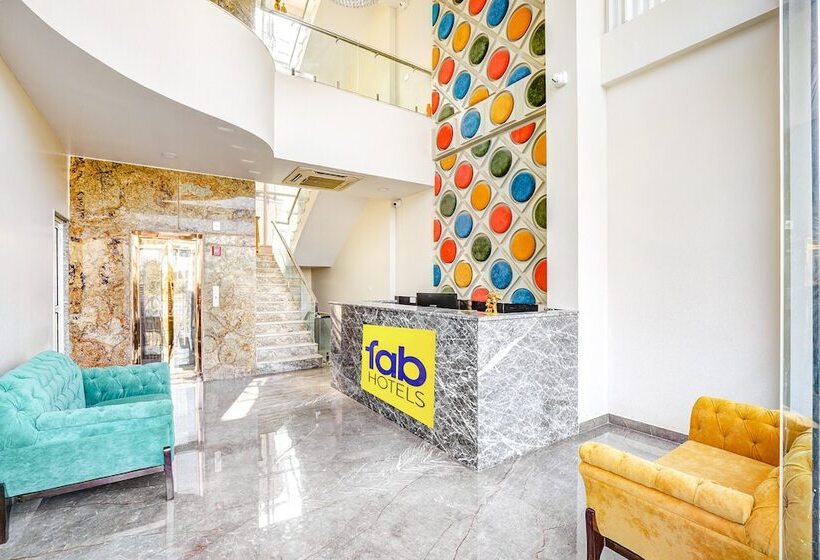 Fabhotel The White Moon