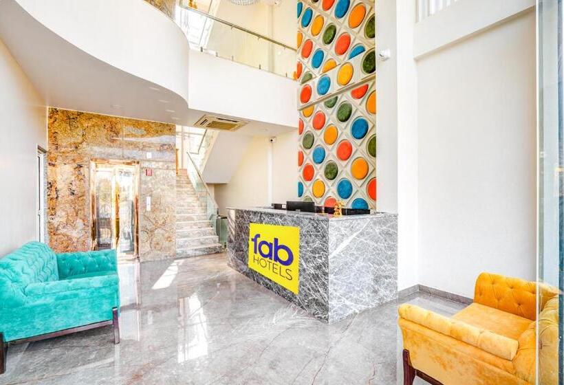 Fabhotel The White Moon