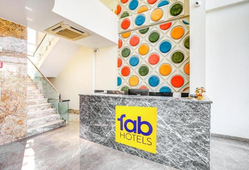 Fabhotel The White Moon