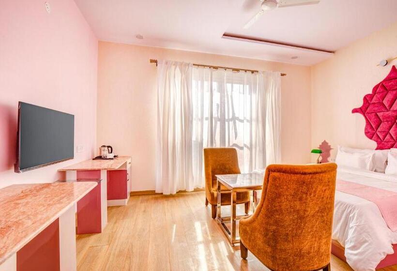 Fabhotel The White Moon