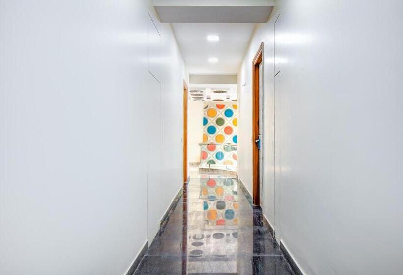 Fabhotel The White Moon