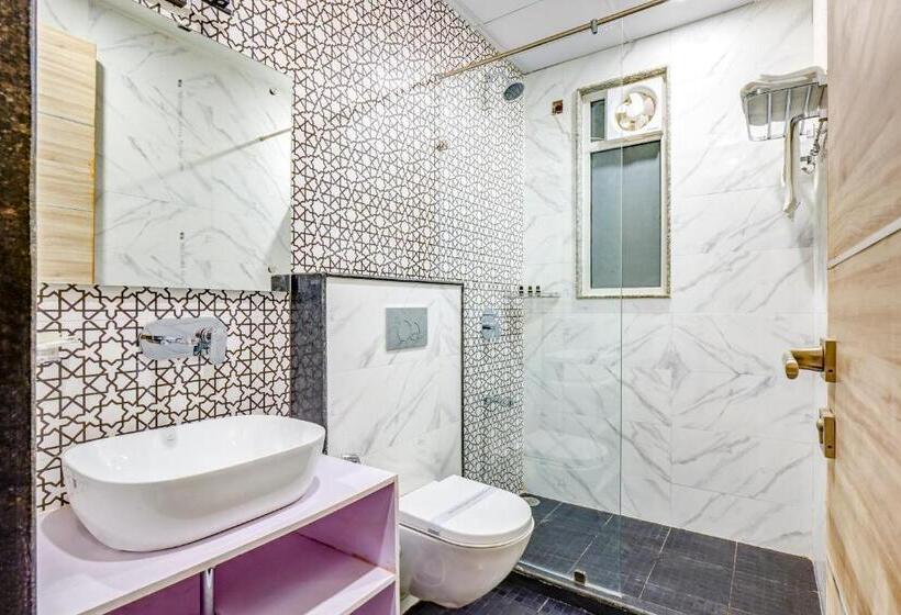 Fabhotel The White Moon