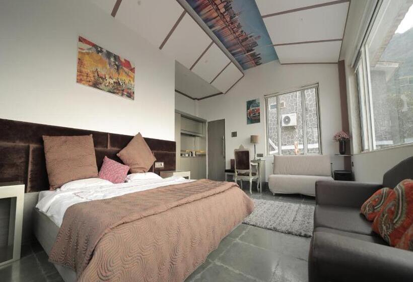 فندق 360 South, Khandala