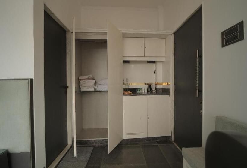 فندق 360 South, Khandala