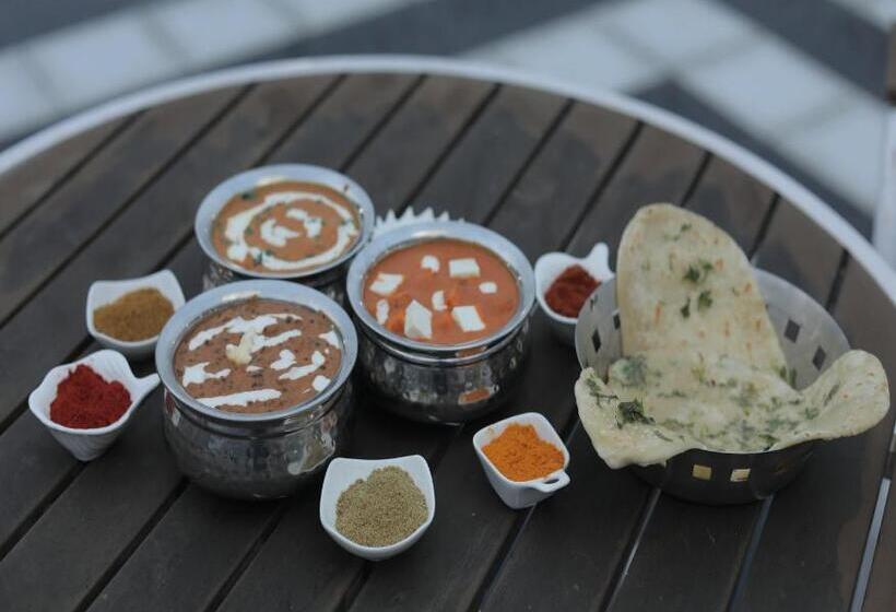 فندق 360 South, Khandala