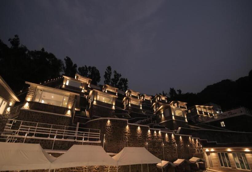 فندق 360 South, Khandala