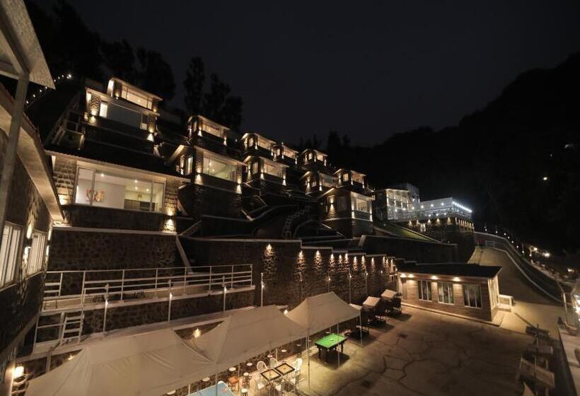 فندق 360 South, Khandala