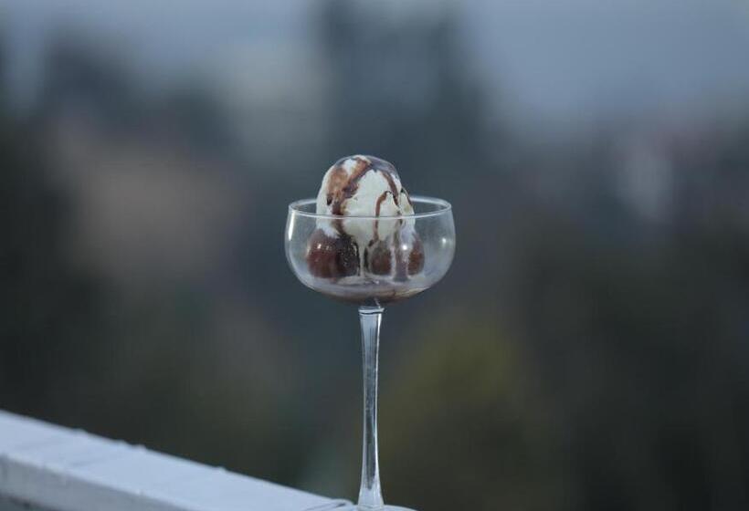 فندق 360 South, Khandala