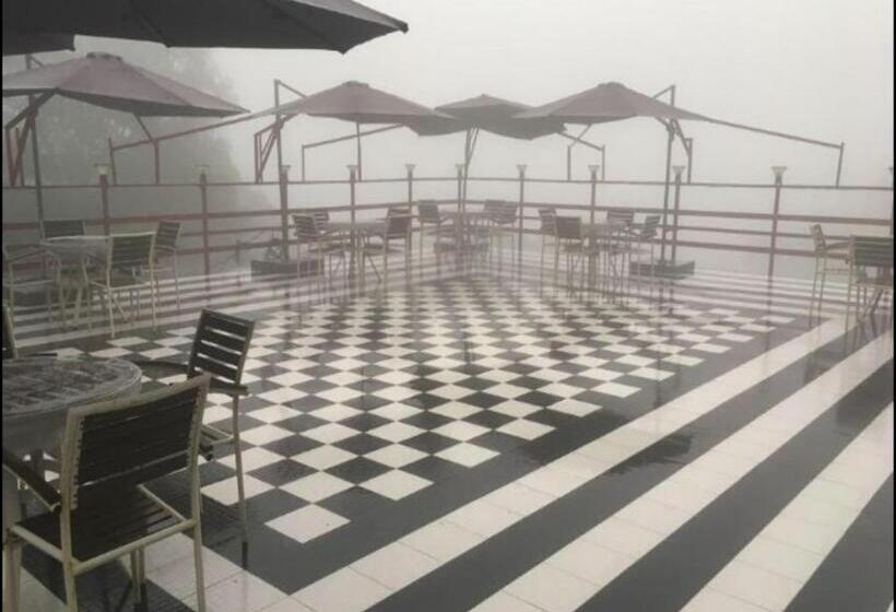 فندق 360 South, Khandala