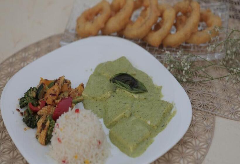 فندق 360 South, Khandala