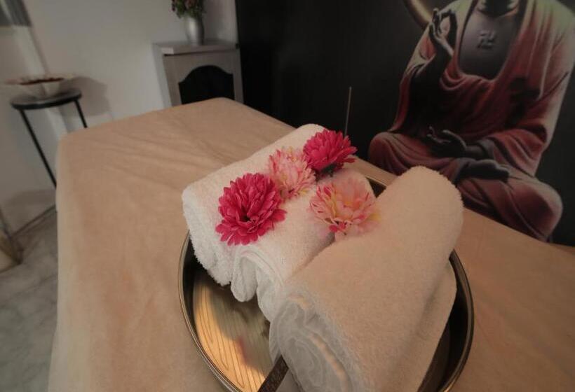 فندق 360 South, Khandala