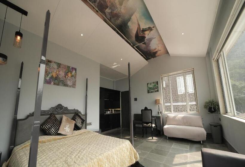 ホテル 360 South, Khandala