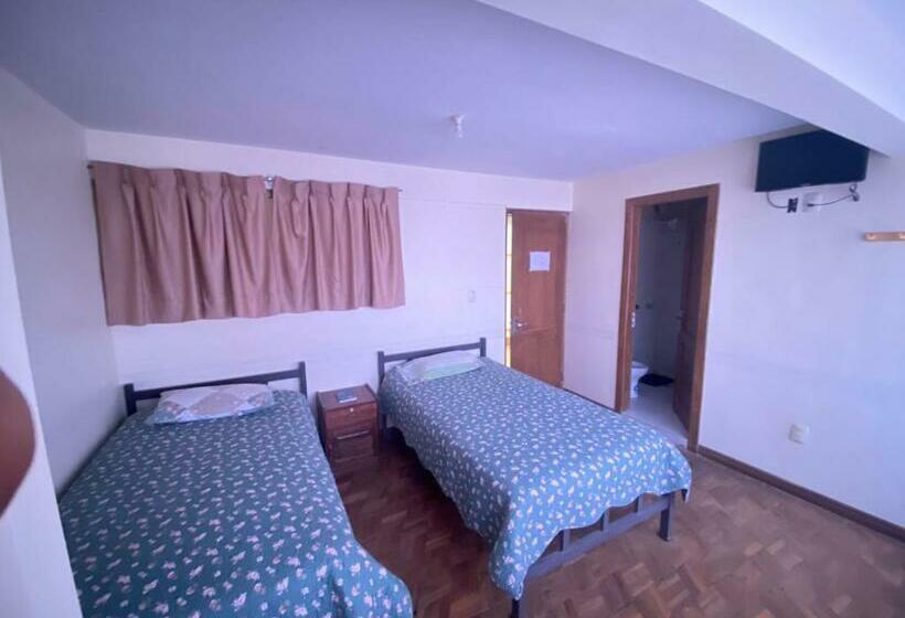 ホテル 9 De Octubre