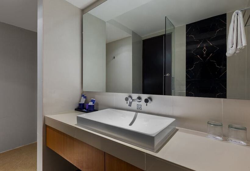 בית מלון כפרי Aston Inn Cilacap