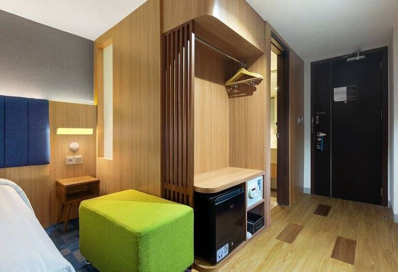 בית מלון כפרי Aston Inn Cilacap