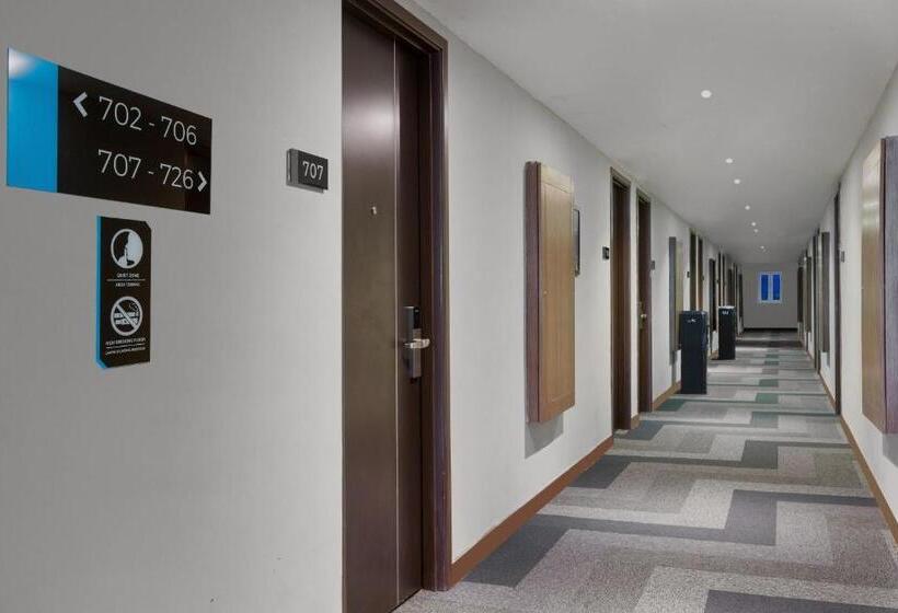 בית מלון כפרי Aston Inn Cilacap