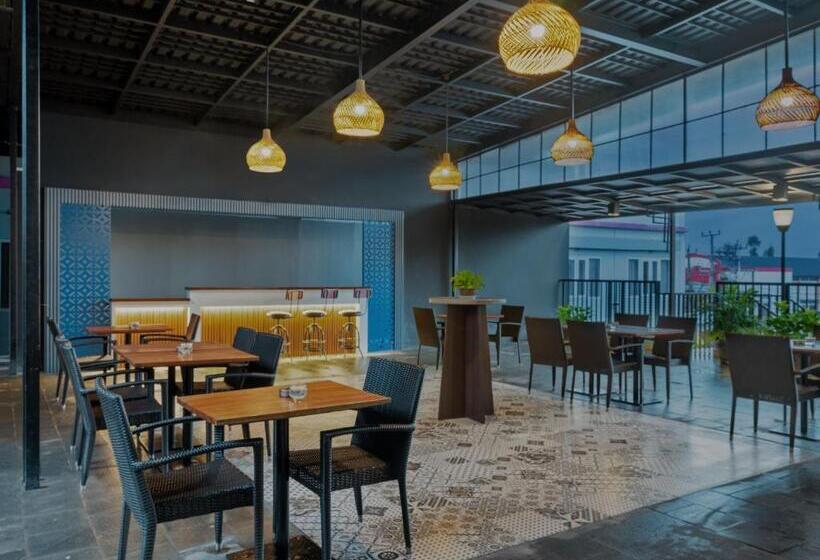 בית מלון כפרי Aston Inn Cilacap