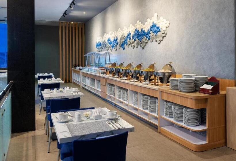 בית מלון כפרי Aston Inn Cilacap