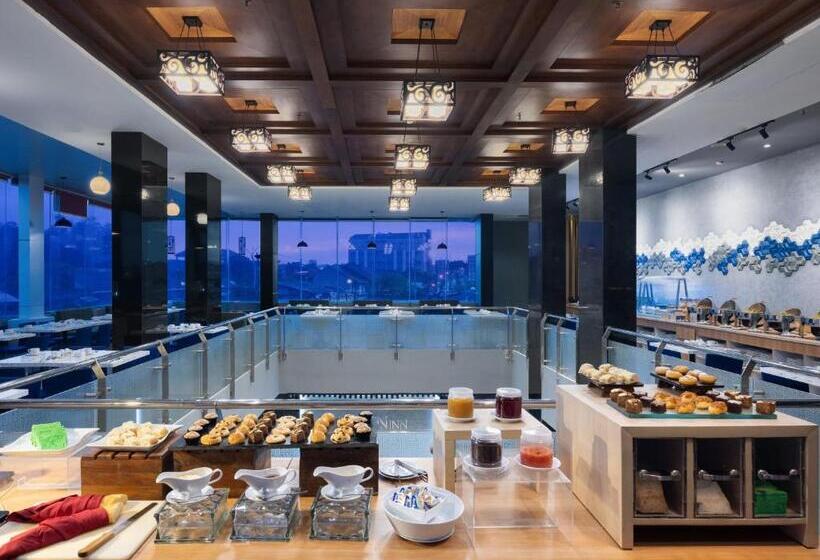 בית מלון כפרי Aston Inn Cilacap